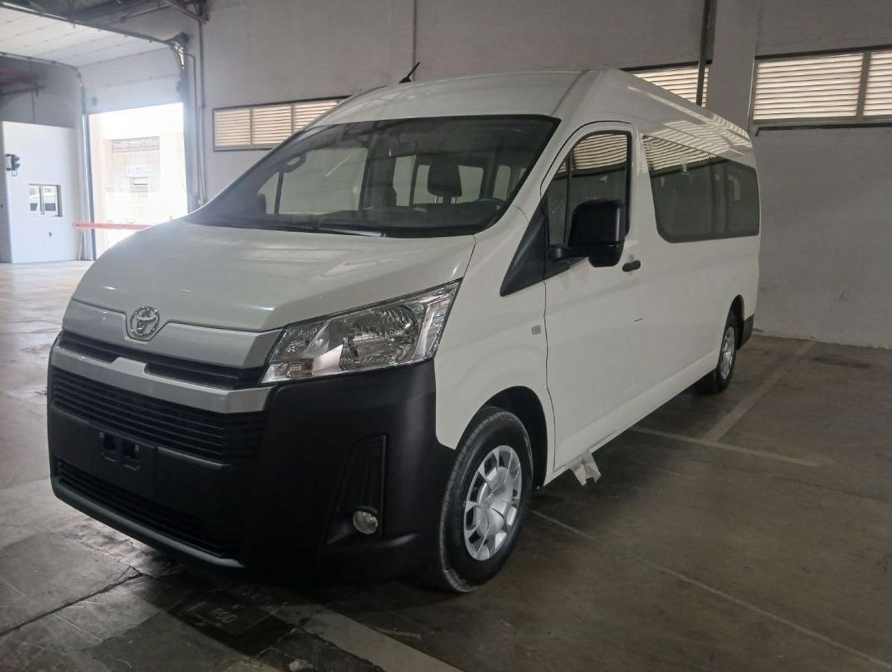 تويوتا هاياس ECT0008 - Toyota High Roof Passenger Van - 3.5L Petrol Auto White