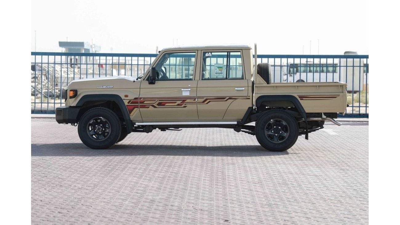تويوتا لاند كروزر بيك آب 2024 Toyota LC79 4X4 Double Cab 4.5 V8 - بيج من الداخل بيج | للتصدير فقط