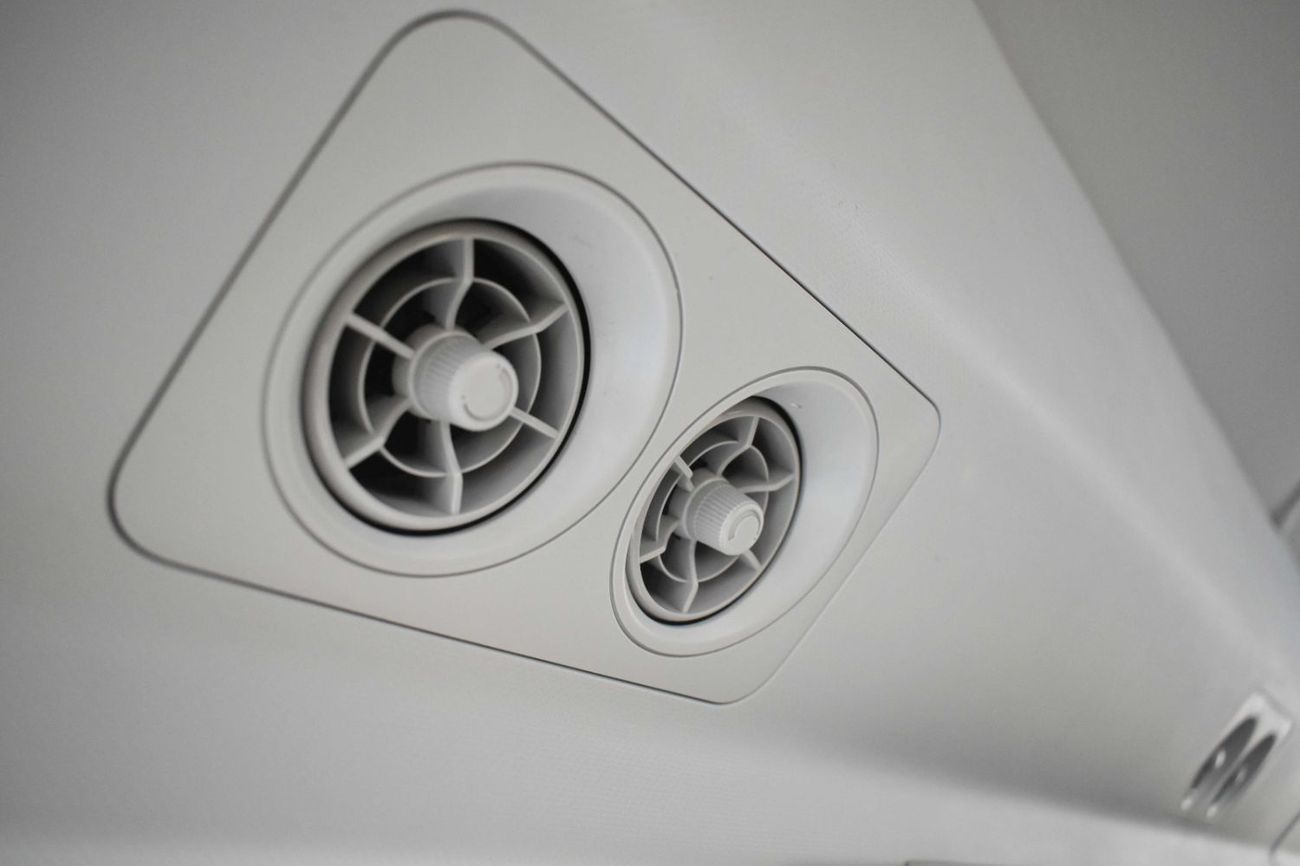 تويوتا كوستر 2.7L MANAUAL PETROL 20 SEATS SHORT WHEEL BASE