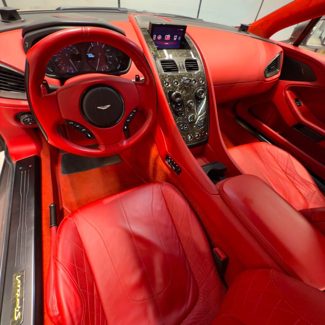 Aston Martin Vanquish GCC Specs | V12