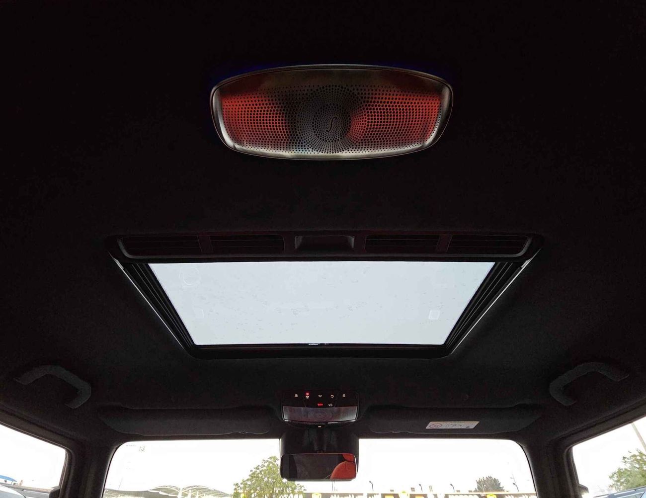 Mercedes-Benz G 63 AMG AIR SUSPENSION / 4.0L V8 / LEATHER SEATS / 4WD / DIGITAL DISPLAY (CODE#69059)