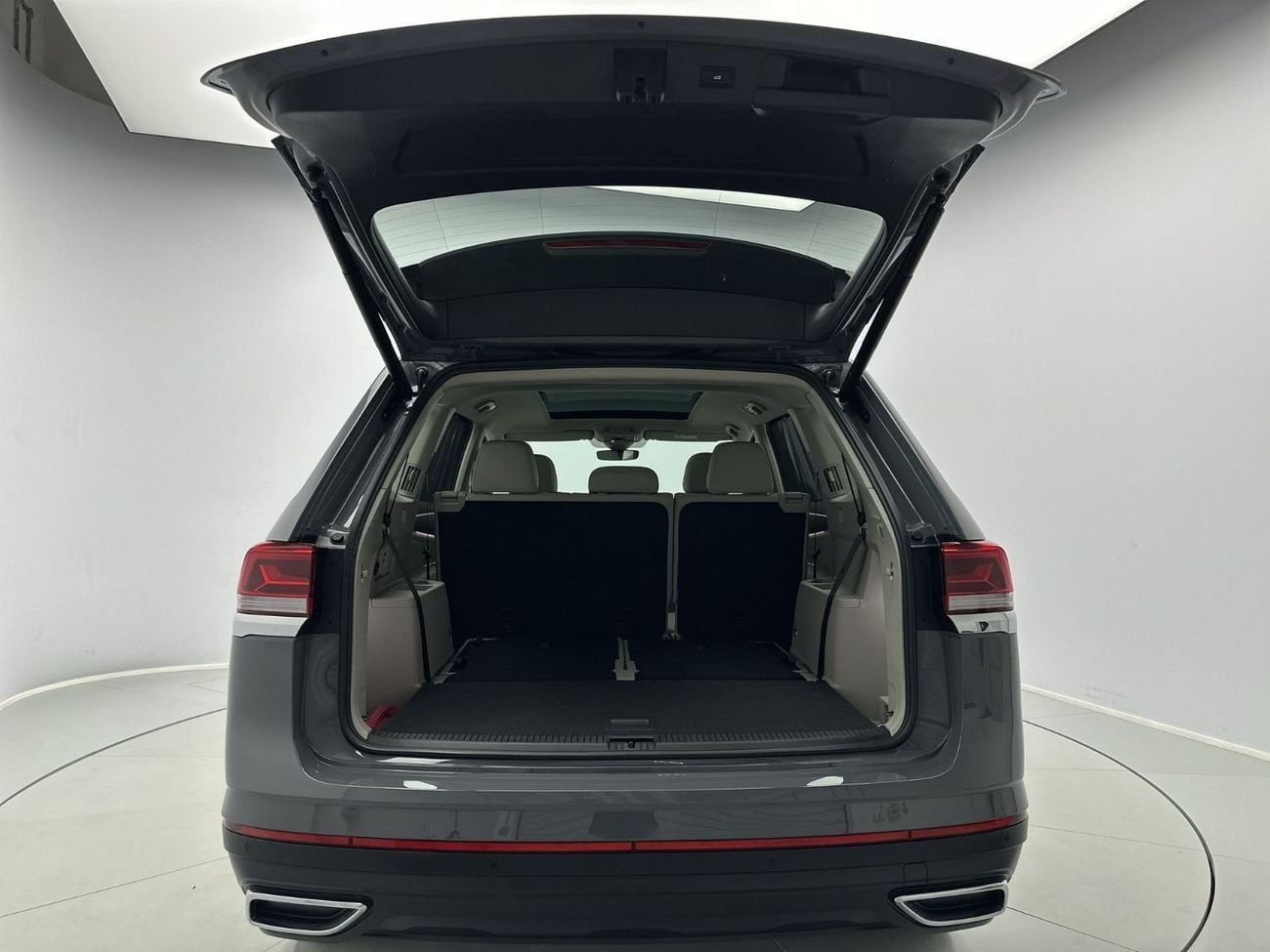 Volkswagen Teramont COMFORTLINE (Facelift 2) | 34,100 AED SAVINGS from New Car | New 12" Screen & LED Light Bar