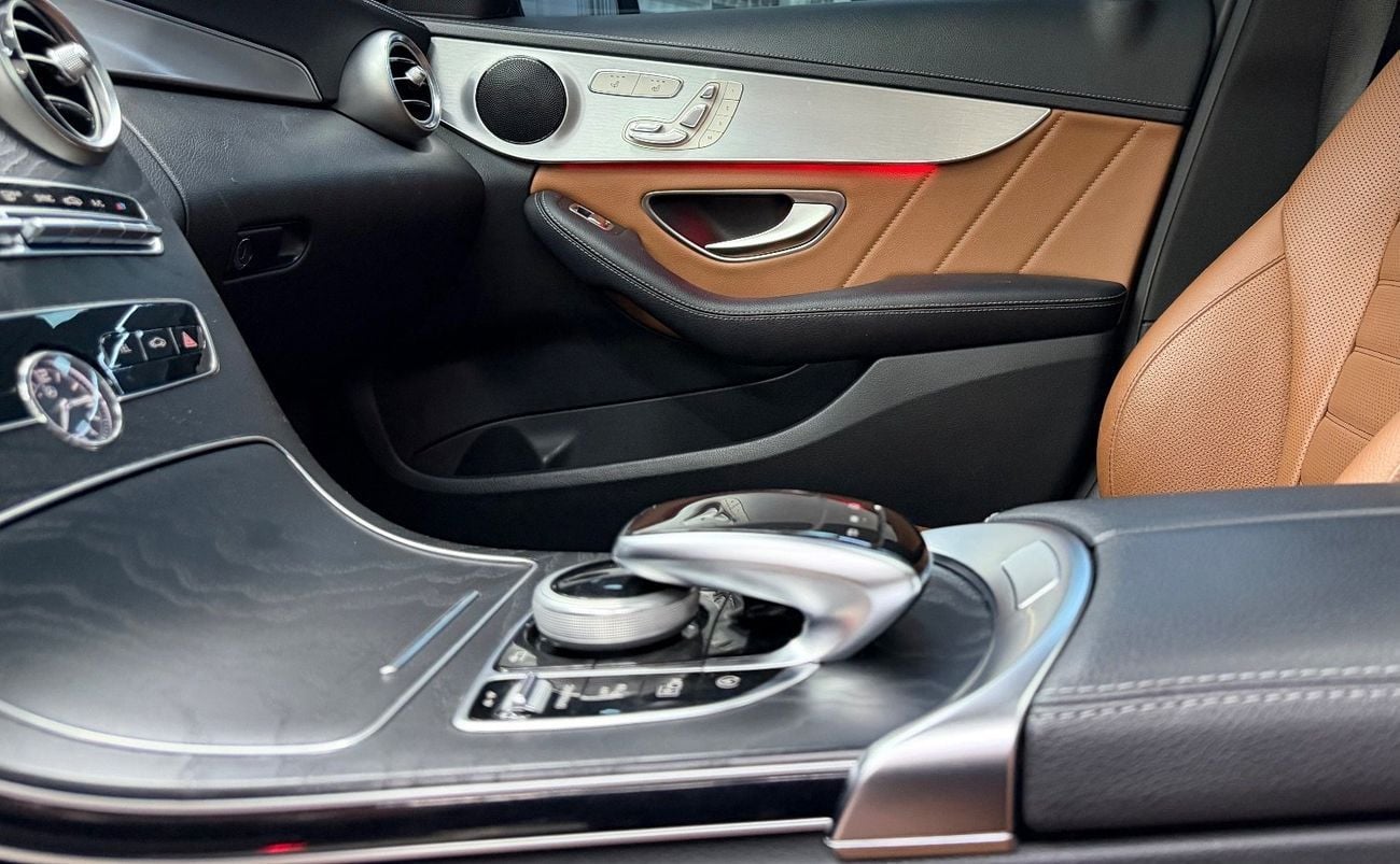 مرسيدس بنز C 200 GCC .. FSH .. AMG .. Perfect Condition .. Panoramic