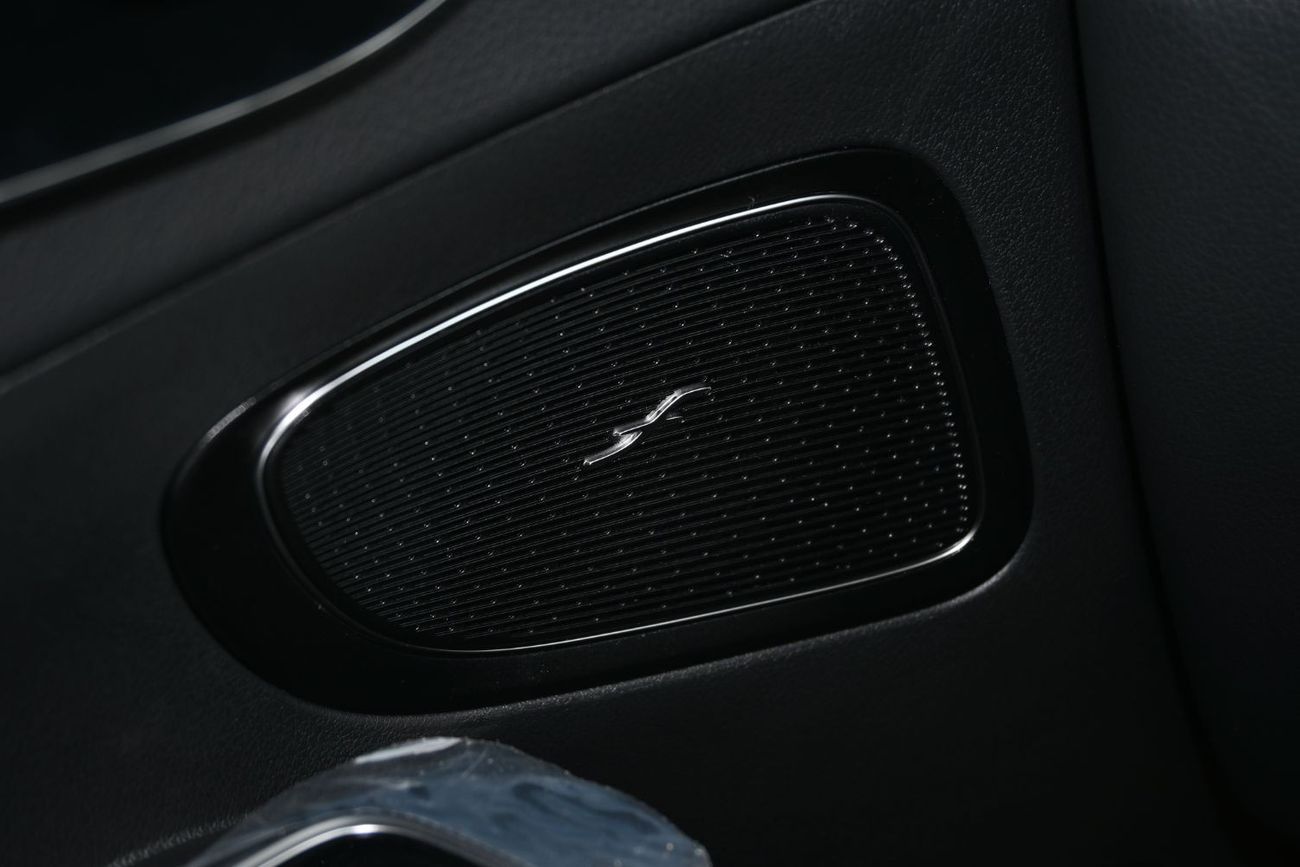 مرسيدس بنز C 200 L Mercedes-Benz C200L 1.5L , Petrol AT, Model 2025 Color White