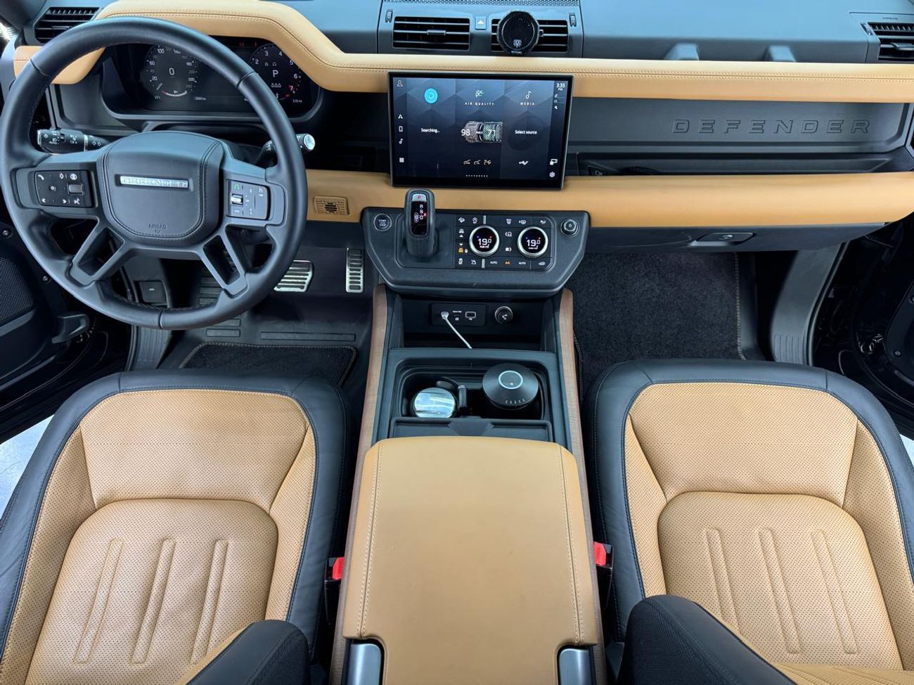 لاند روفر ديفندر P400 90 X-Dynamic HSE 3.0L (5 Seater) 2024 Land Rover Defender, 5 Years Land Rover Warranty, Low Kms