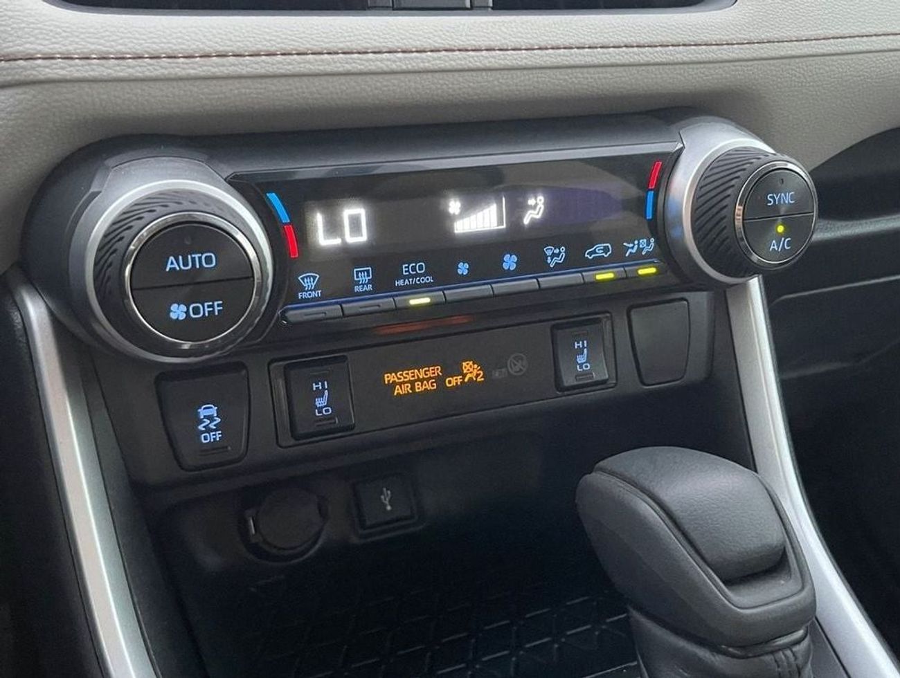 Toyota RAV4 XLE 2.5L 2020 TOYOTA RAV4 XLE HYBRID FULL OPTIONS IMPORTED FROM USA