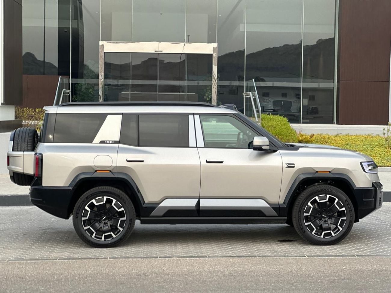 BYD Leopard 8 BYD Leopard 8 Smart and Brave Flagship Edition (7 Seats) (Export) READY STOCK