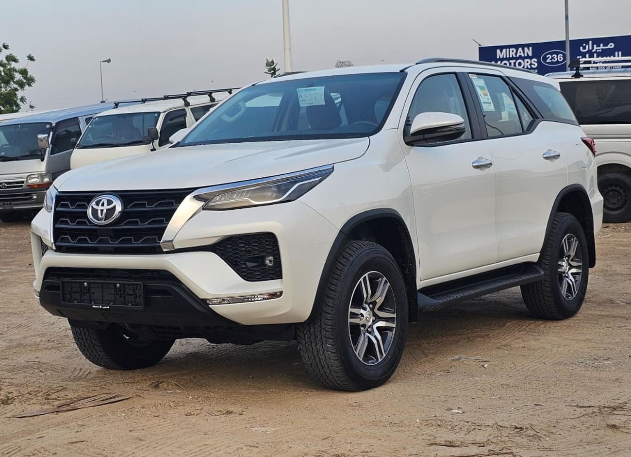 Toyota Fortuner 4.0 GXR V6 2026MODEL WHITE INSIDE BURGUNDY