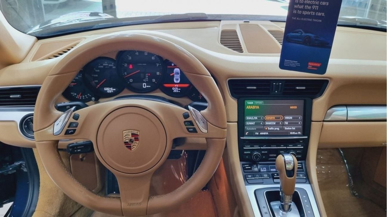 بورش 911 CARRERA PORSCHE CARRERA 2013 GCC WITH 68K KM FULL PORSCHE SERVICE HISTORY IN GOOD CONDITION FOR 220K AED