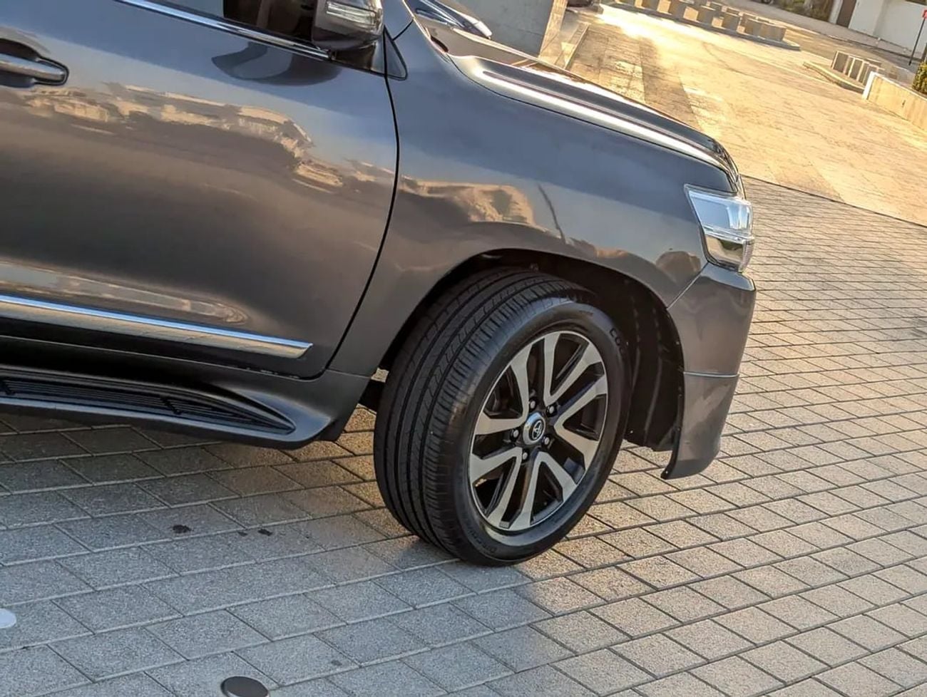 Toyota Land Cruiser GXR V8 5.7L – Top Full Option | GCC Excellent Condition Specs