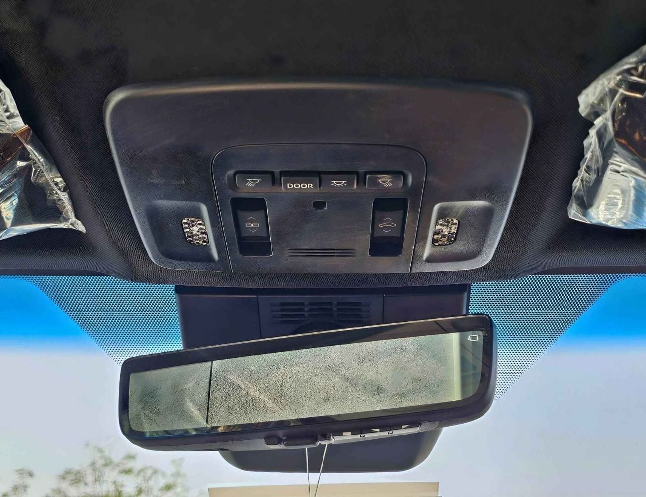 تويوتا كامري LUMIERE HYBRID /2.5L V4 PETROL/RADAR / PANORAMIC ROOF /360*CAMERA/HEADS UP DISPLAY (CODE#CLM)