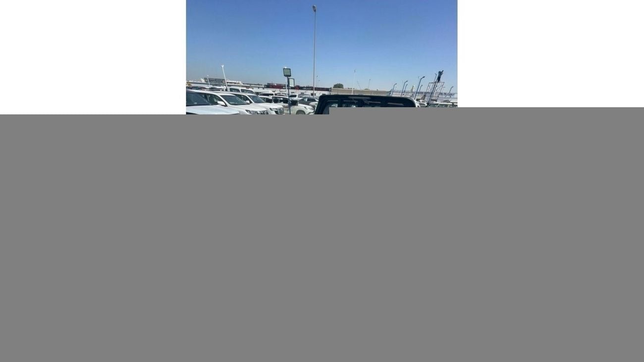 Toyota Hilux 2024 TOYOTA HILUX 2.7L petrol  automatic  4x4 full option   with bush start