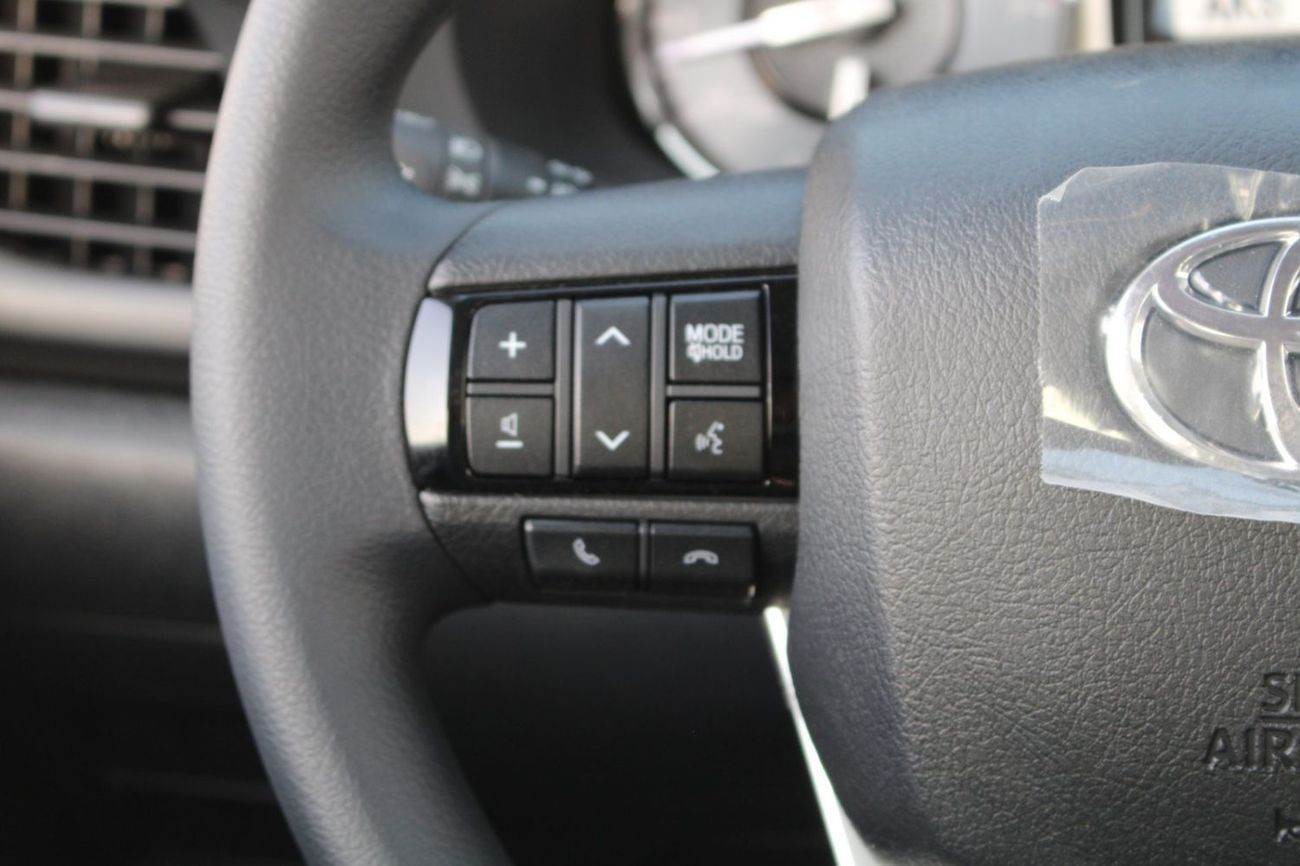 Toyota Hilux Only for Nigeria LHD Double Cabin Utility Pickup 2.7L V4 2TR Petrol engine Automatic Gear 4WD 5 Seat