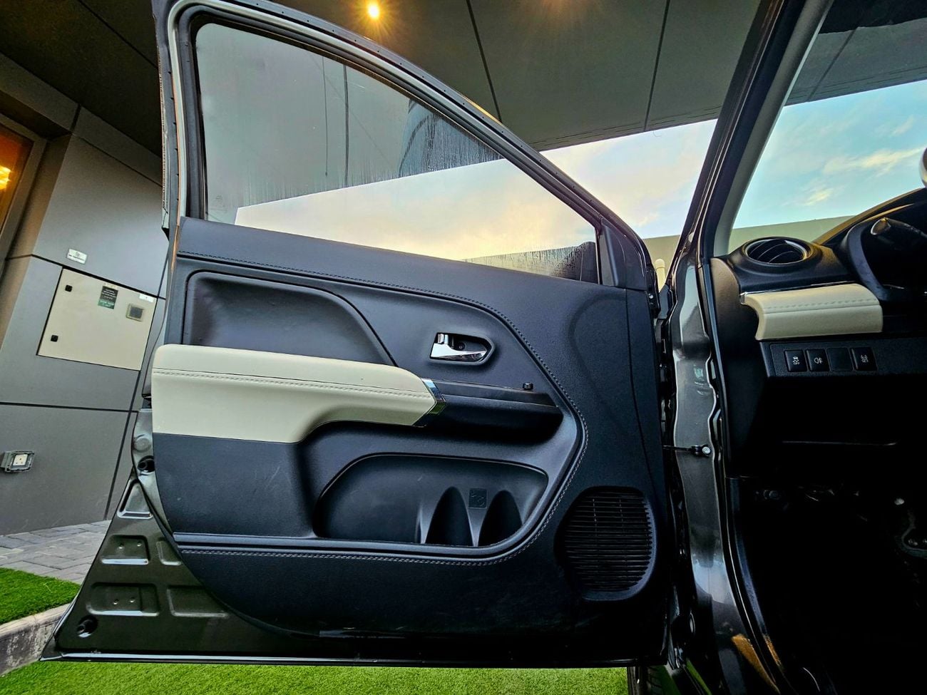 تويوتا راش EX/ PASSENGER 7 SEATS/ LOW MILEAGE