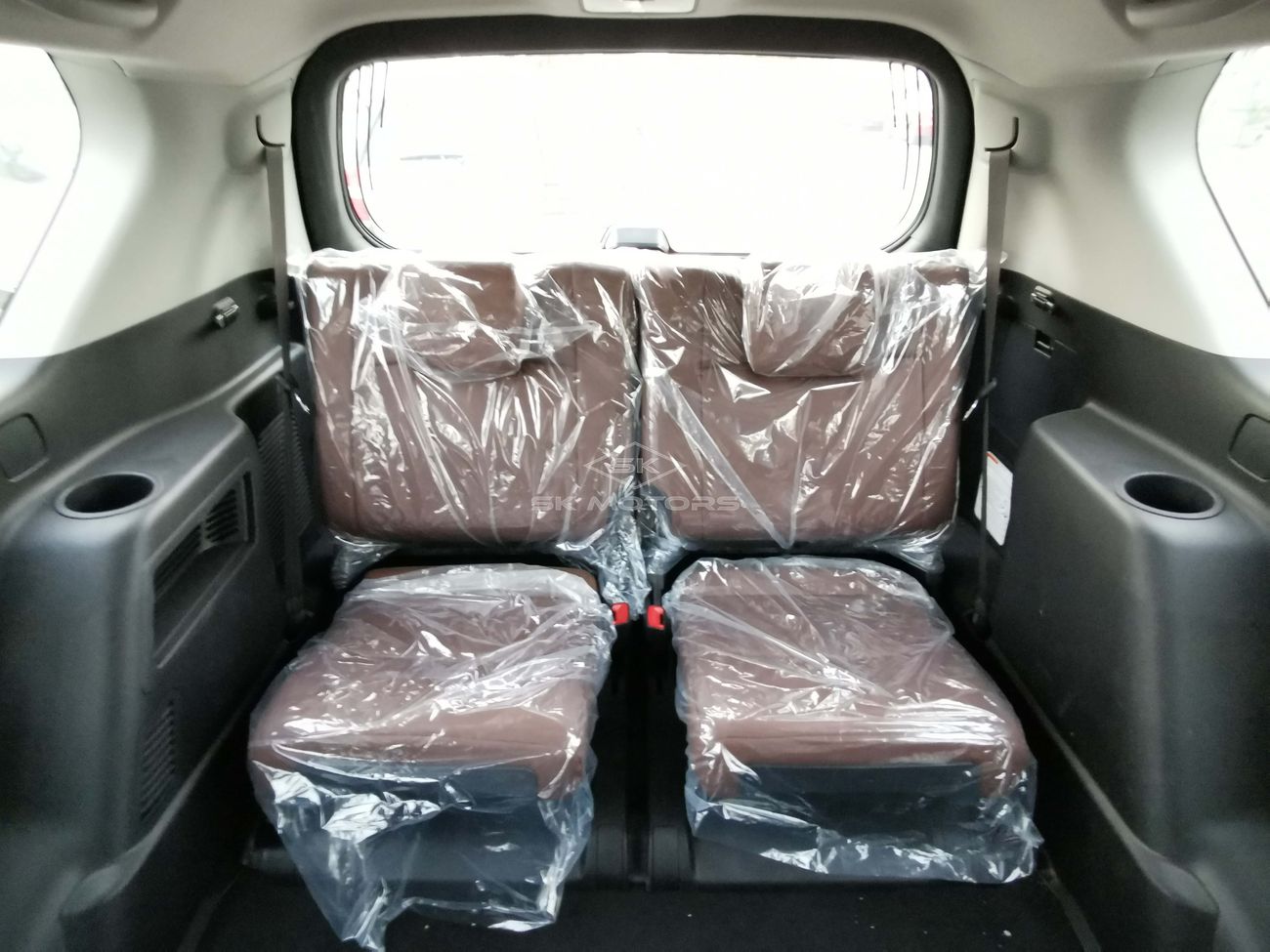 Toyota Prado 2.7L, 17" Rims, Sunroof, Rear Camera, Front Power Seats, Leather Seats, Rear A/C (CODE # PVXR03)