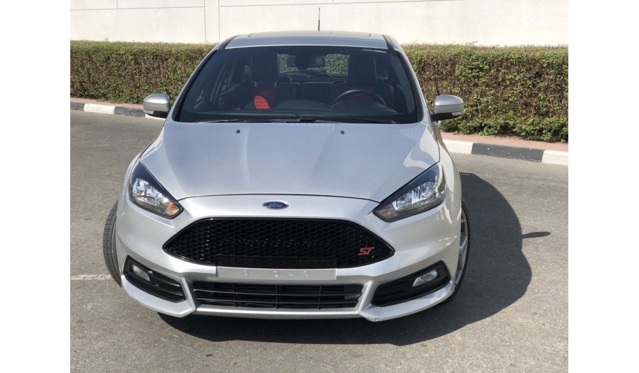 فورد فوكاس FORD FOCUS ST 2016 FULL OPTION ONLY 926X60 MONTHALY FREE UNLIMETED KILOMETER WARRANTY