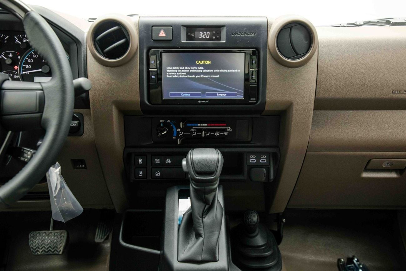 تويوتا لاند كروزر بيك آب LC79 4.0L - White Inside Beige | Export Only