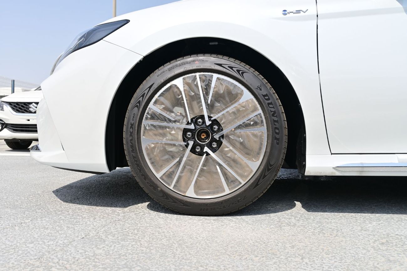 تويوتا كامري Toyota Camry Limited 2.5L Hybrid, Model 2025, Color White