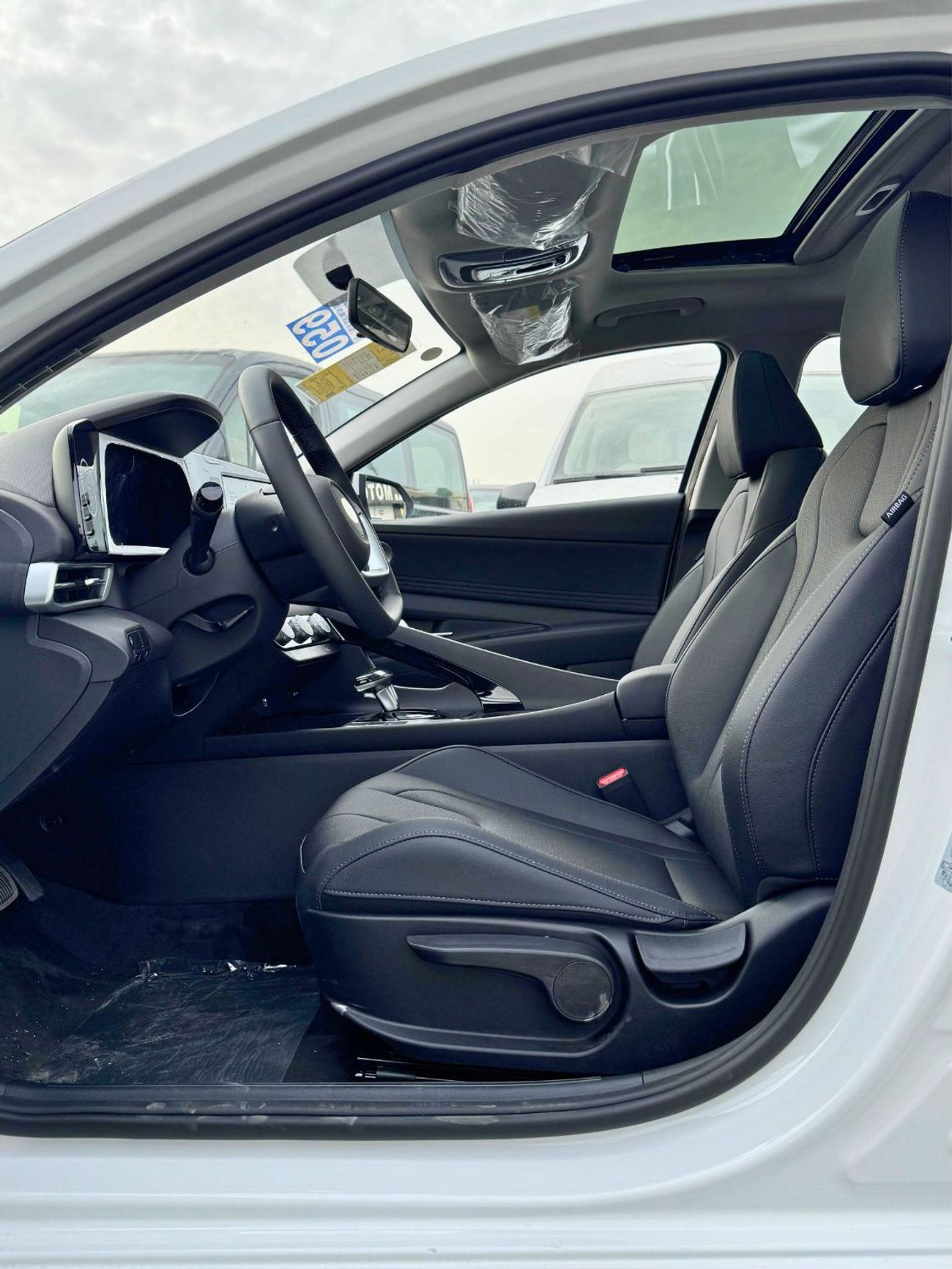 هيونداي إلانترا ELITE / 1.5L PETROL / SUNROOF WITH LEATHER / CHINESE SPCES (CODE# ELITE)