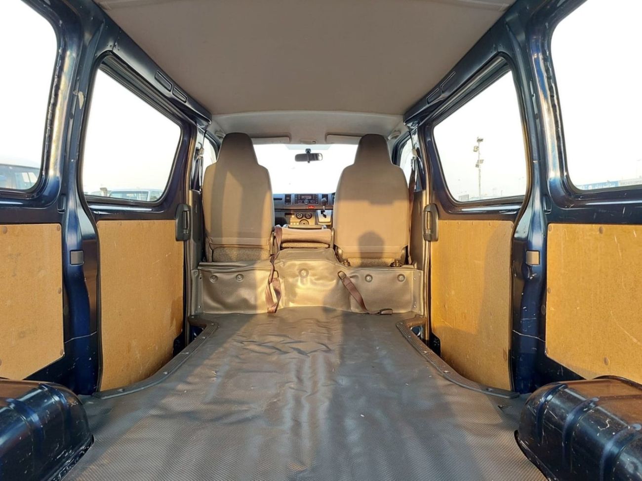 Toyota Hiace TOYOTA HIACE VAN RHD 2019 MODEL 2.8 L DIESEL AUTOMATIC(PM07814)