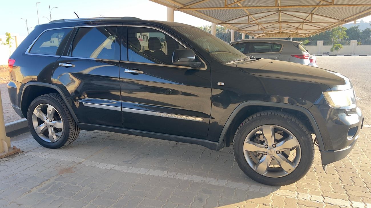 جيب جراند شيروكي Overland 5.7L (360 HP)