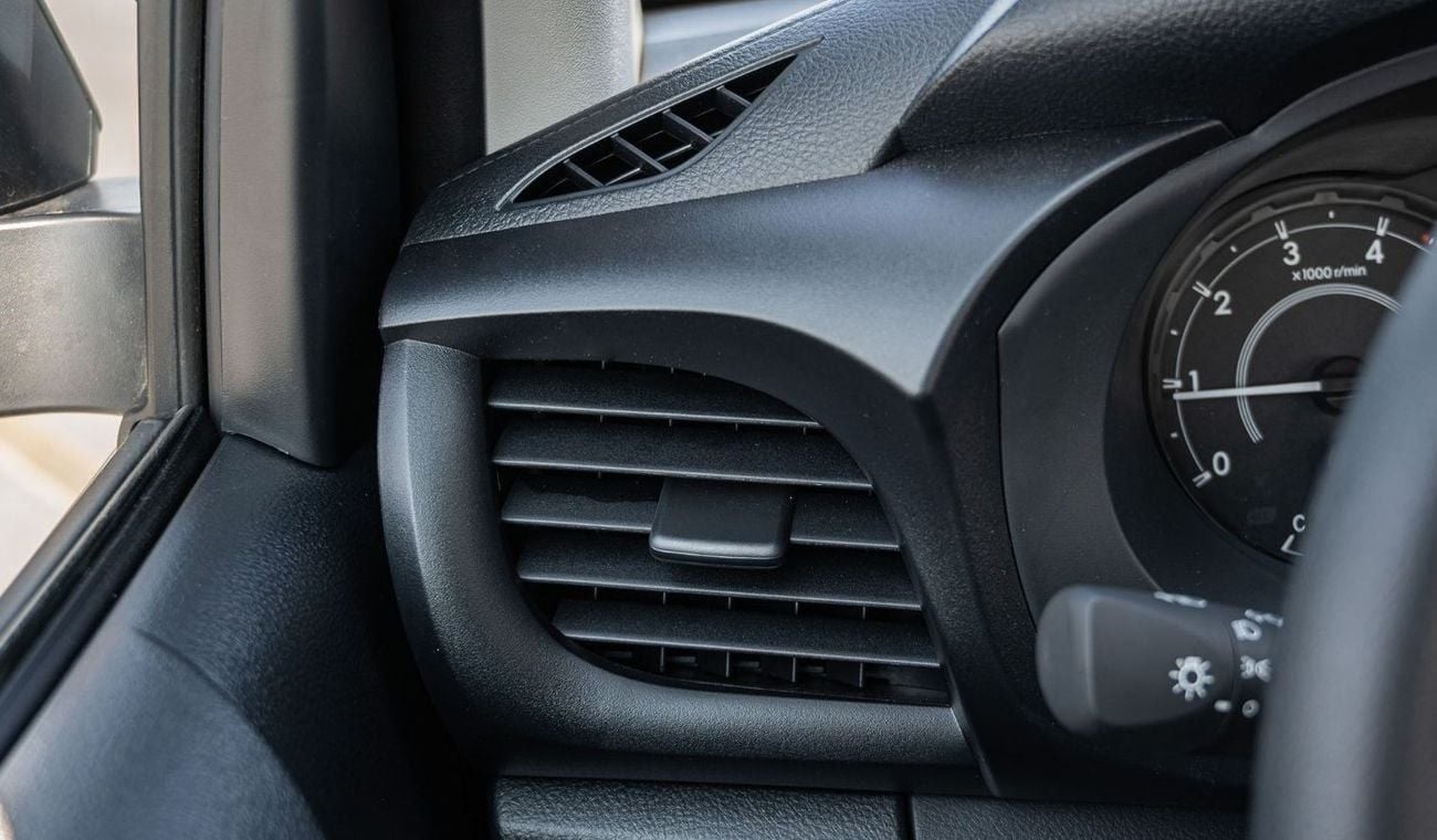 تويوتا هيلوكس Toyota hilux 2.4L DIESEL basic option MY2025