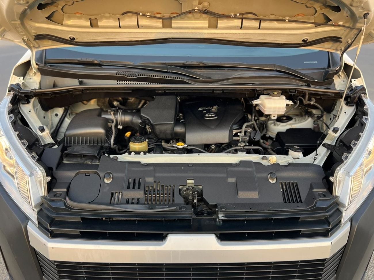 Toyota Hiace 2021 Toyota Hiace 3.5L V6 - Passenger - Manual - Patrol   13 Seater - No Accident -