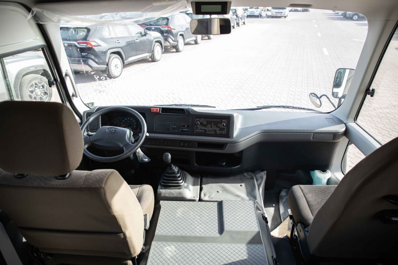 تويوتا كوستر 30 Seater 4.0L - White Inside Grey | Export Only