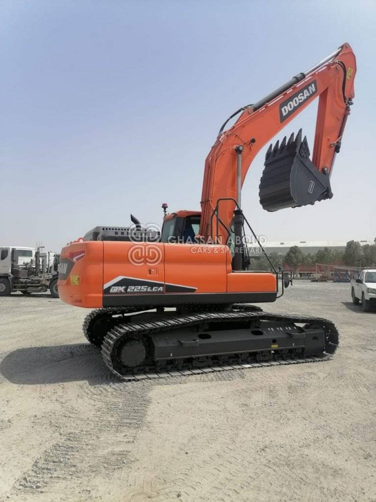 Doosan DX225 LCA DOOSAN DX225 LCA – CHAIN EXCAVATOR OPERATING WEIGHT 22 TON APPROX. WITH BUCKET 1.08 Cu.M BUCKET ( HE