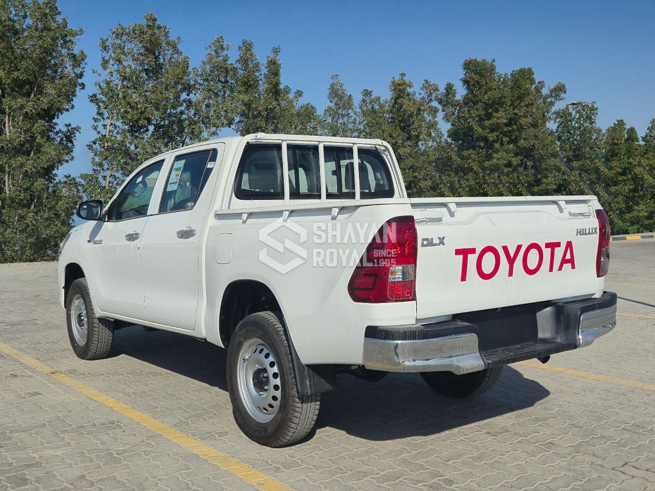 Toyota Hilux 2.4L DIESEL DLX-STANDARD 4WD MT DC 6-SEATS 2026MY