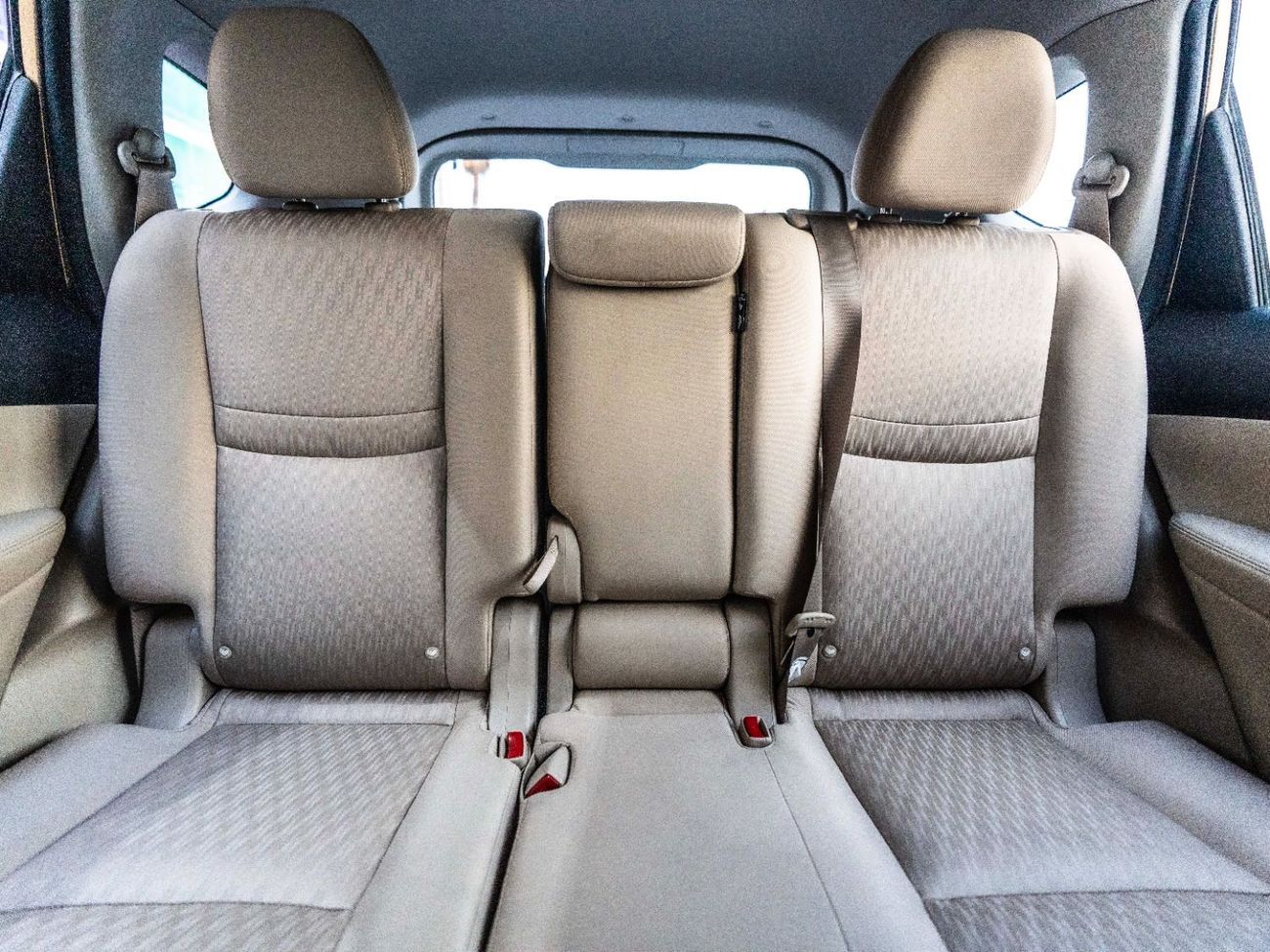 نيسان إكس تريل S 2.5L FWD (5 Seater)