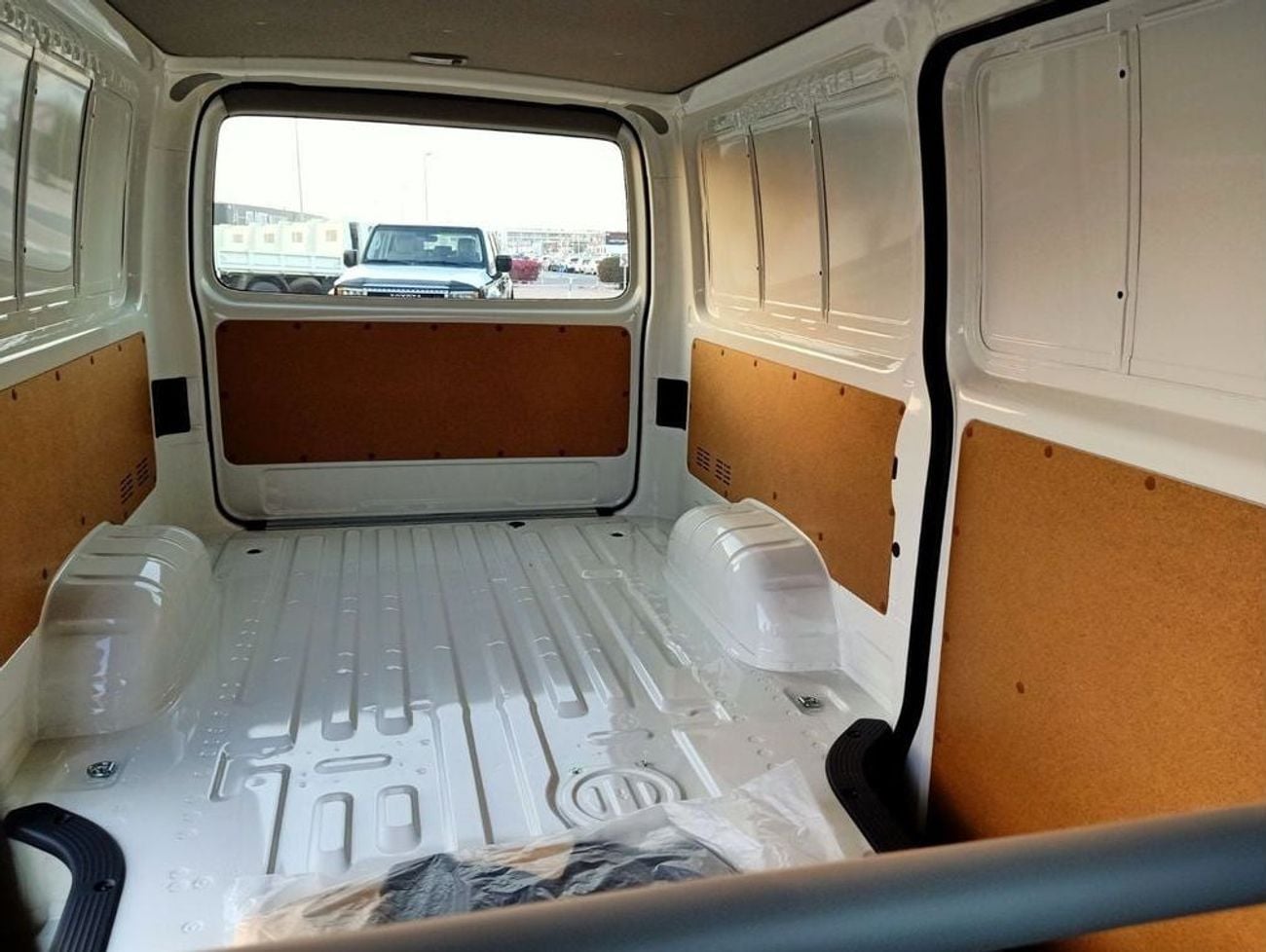 تويوتا هاياس GL TOYOTA HAICE STD ROOF CARGO 2.5L DIESEL M/T 2024 MODEL
