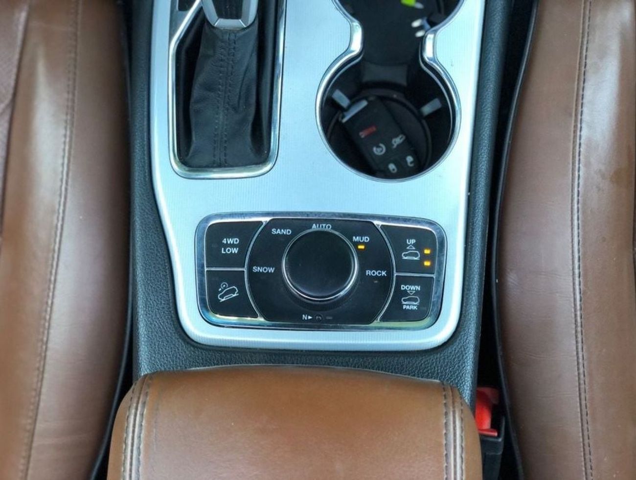 Jeep Grand Cherokee Summit 5.7L (360 HP)