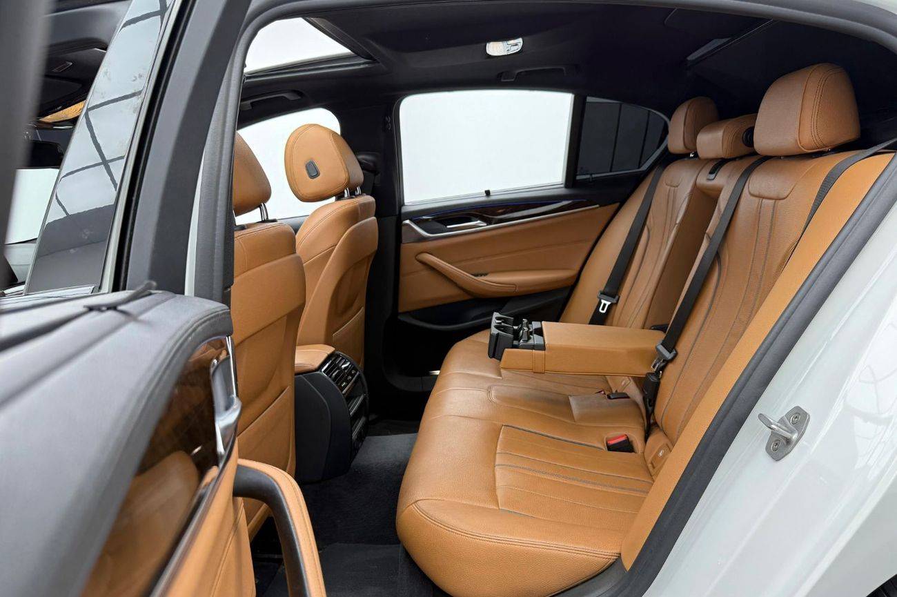 بي أم دبليو 530i M Sport 2.0L 2018 BMW 530i M-Kit, Warranty, Full BMW Service History, Excellent Condition, GCC