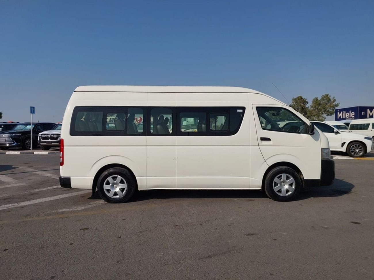 Toyota Hiace (RAMADAN OFFER) TOYOTA HIACE COMMUTER VAN RHD 2018 MODEL 2.5 L DIESEL MANUAL(PM73780)