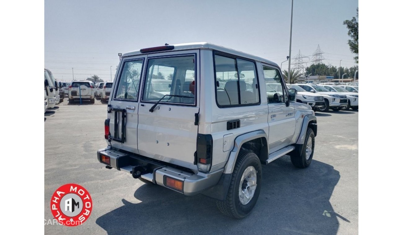 تويوتا لاند كروزر هارد توب 4.0L V6 (2 Doors + Winch + alloy + overfenders)