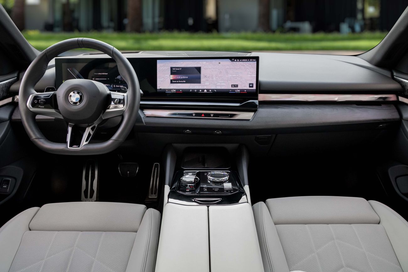 بي أم دبليو 520i G60 520i M | 5,700 P.M | 0% Downpayment | BMW WARRANTY+SERVICE!