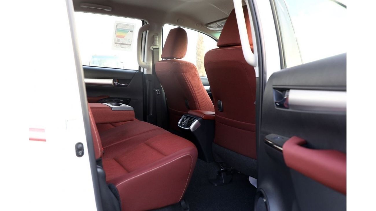 تويوتا هيلوكس تويوتا هيلوكس 4x4 DC 2.8 - 2023 - أبيض سوبر من الداخل عنابي