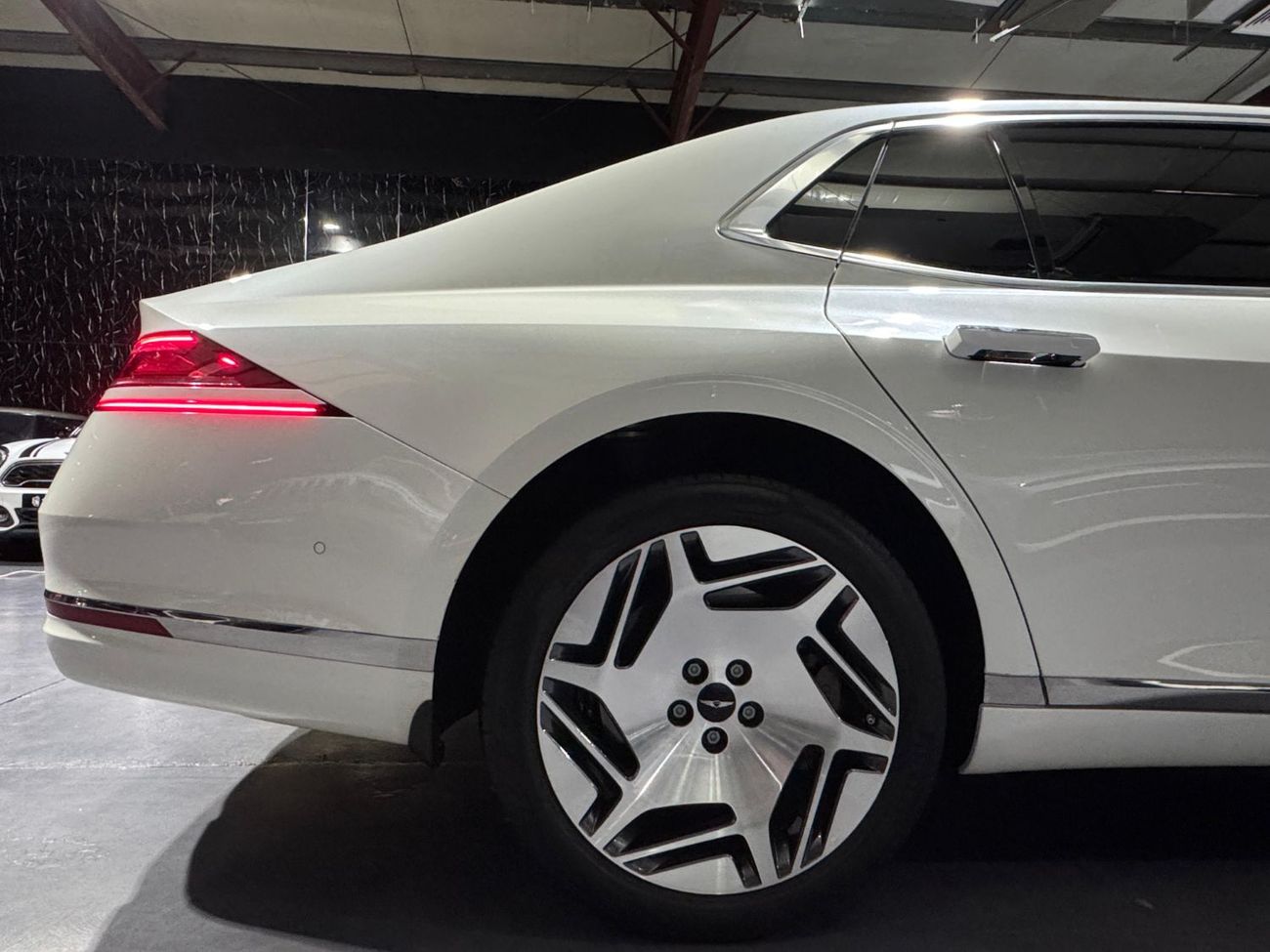 Genesis G90 Limousine 3.5L (375 HP) 2023 Genesis G90, Aug 2028 Genesis Warranty, Fully Loaded, Very Low Kms, GCC