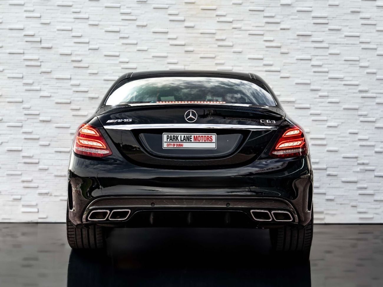مرسيدس بنز C 63 AMG Std 4.0L Sedan
