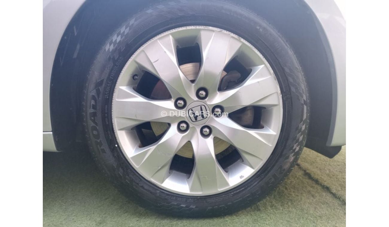 هوندا أكورد موديل 2009 خليجى مثبت سرعة تحكم رنجات جناح خلفى سنتر لوك تكييف باور بحالة ممتازةلاتحتاج لأى مصاريف