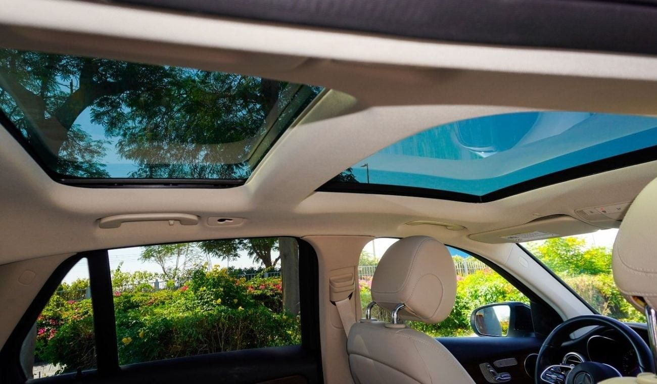 مرسيدس بنز GLC 300 4MATIC 2.0L Mercedes GLC300 AMG  OFFER PRICE 2022 FULLY LOADED