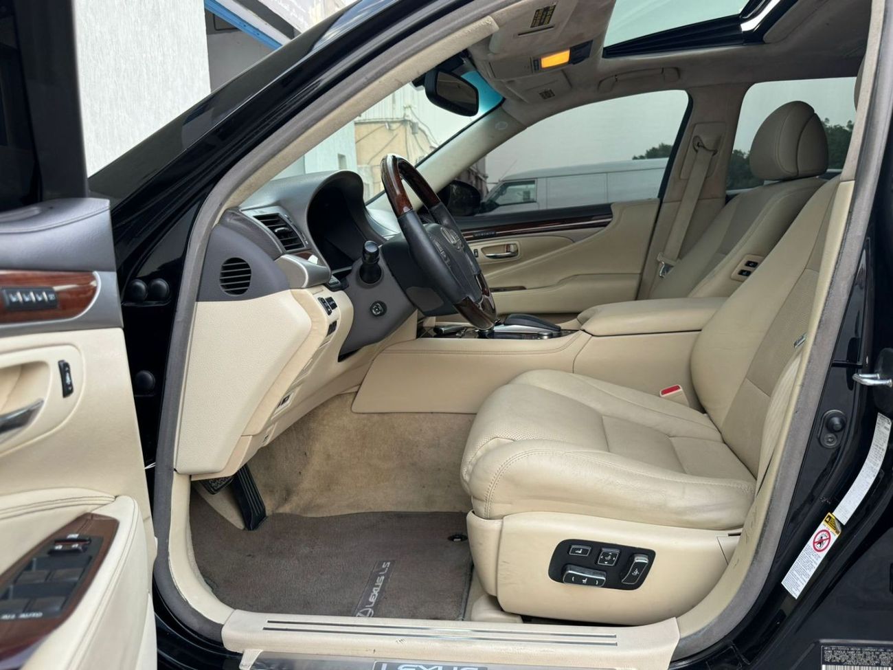 لكزس LS 460 L تيتانيوم