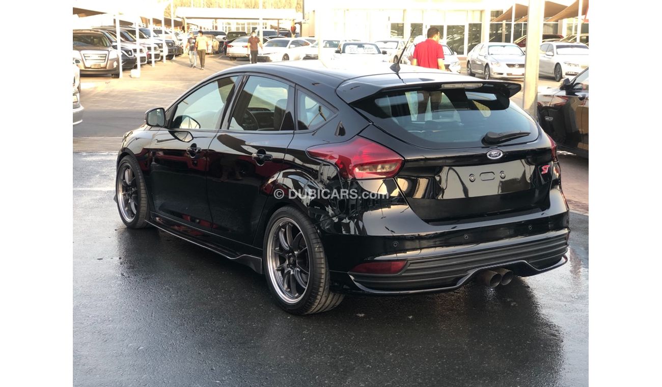 Ford Focus Ford Focus ST model 2017 GCC car prefect condition full option low mileage