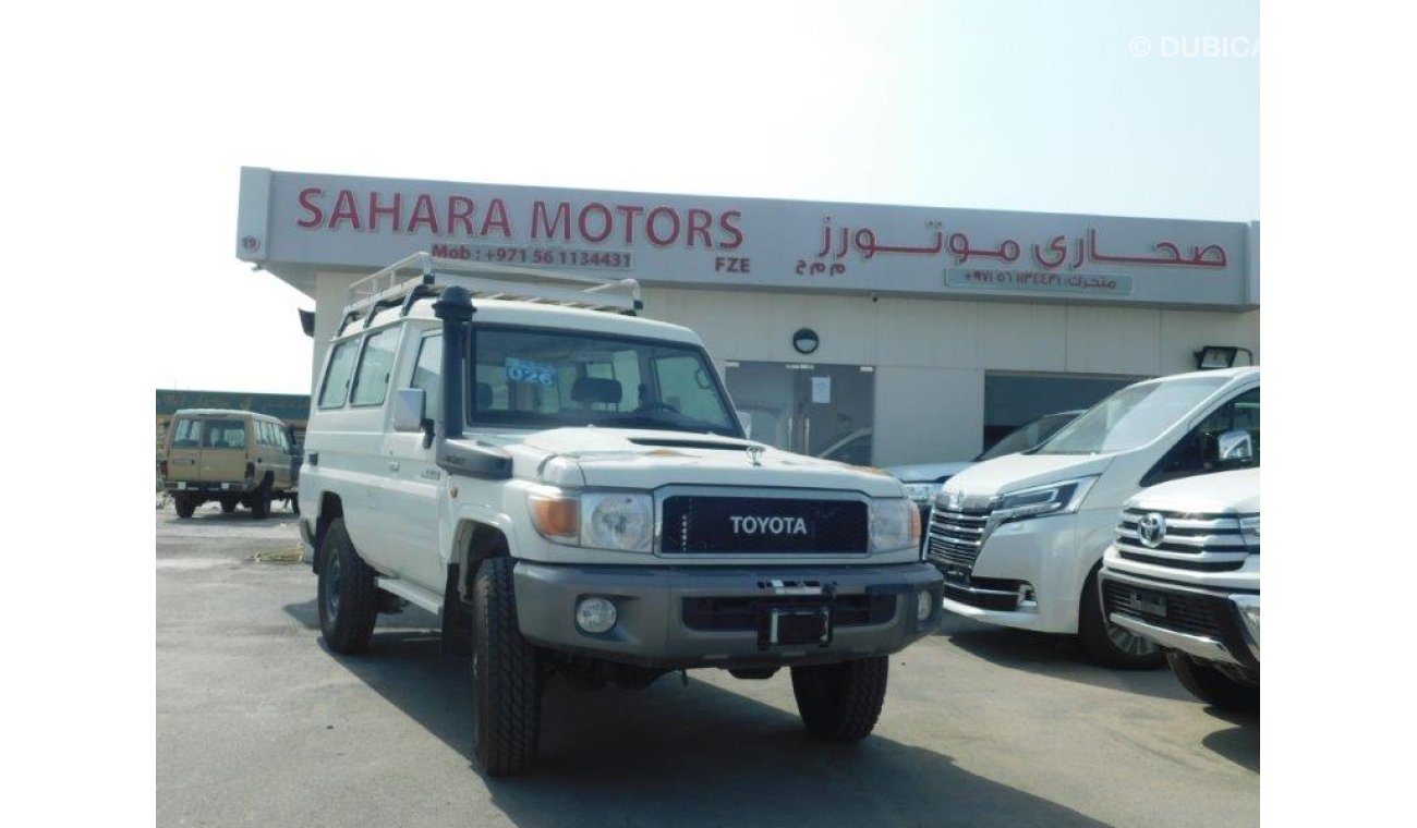 Toyota Land Cruiser Hard Top 78  LONG WHEEL BASE HARD TOP SPECIAL V8 4.5L TURBO DIESEL 9 SEAT 4WD MANUAL TRANSMISSION WAGON