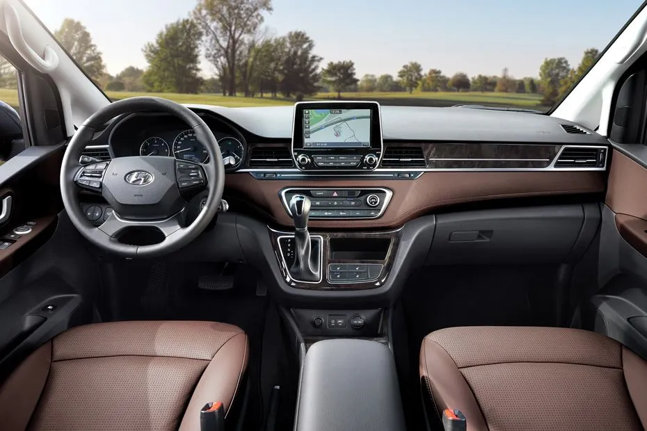 Hyundai Grand Starex interior - Cockpit