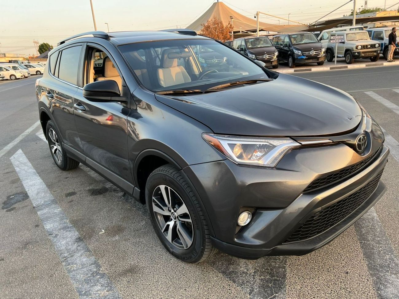 Toyota RAV4 2017 TOYOTA RAV4 XLE / AWD / MID OPTION