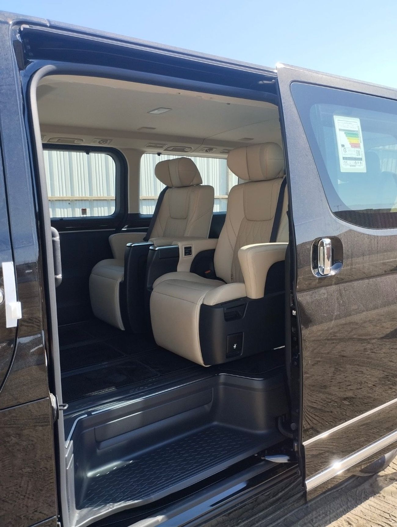 تويوتا جرافينا 2026 Toyota Granvia Premium 6-Seater 3.5L V6 Petrol with Radar