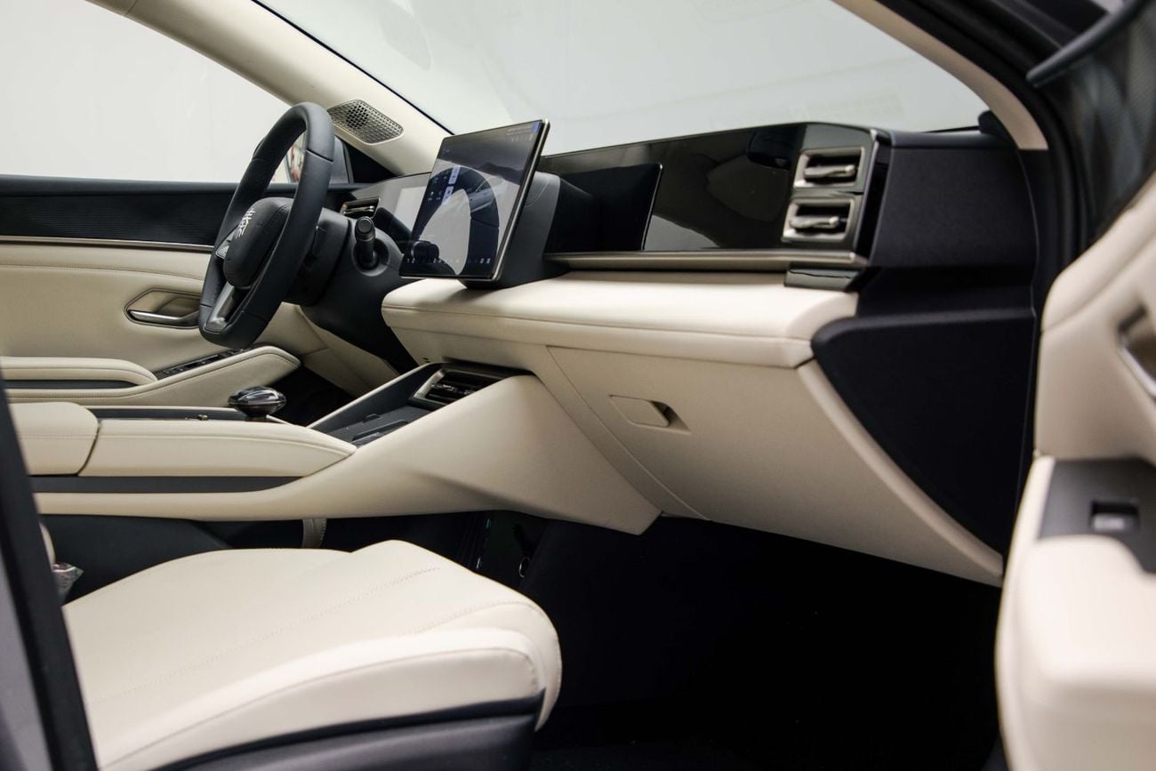 BYD Qin L DM-i ID Superior PHEV 1.5L - White Inside Beige | Export Only