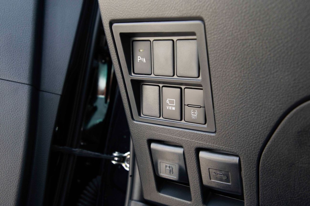 تويوتا هيلوكس تويوتا هايلكس 4.0 GR-Sport 2023 - أسود اتيتيود من الداخل أسود